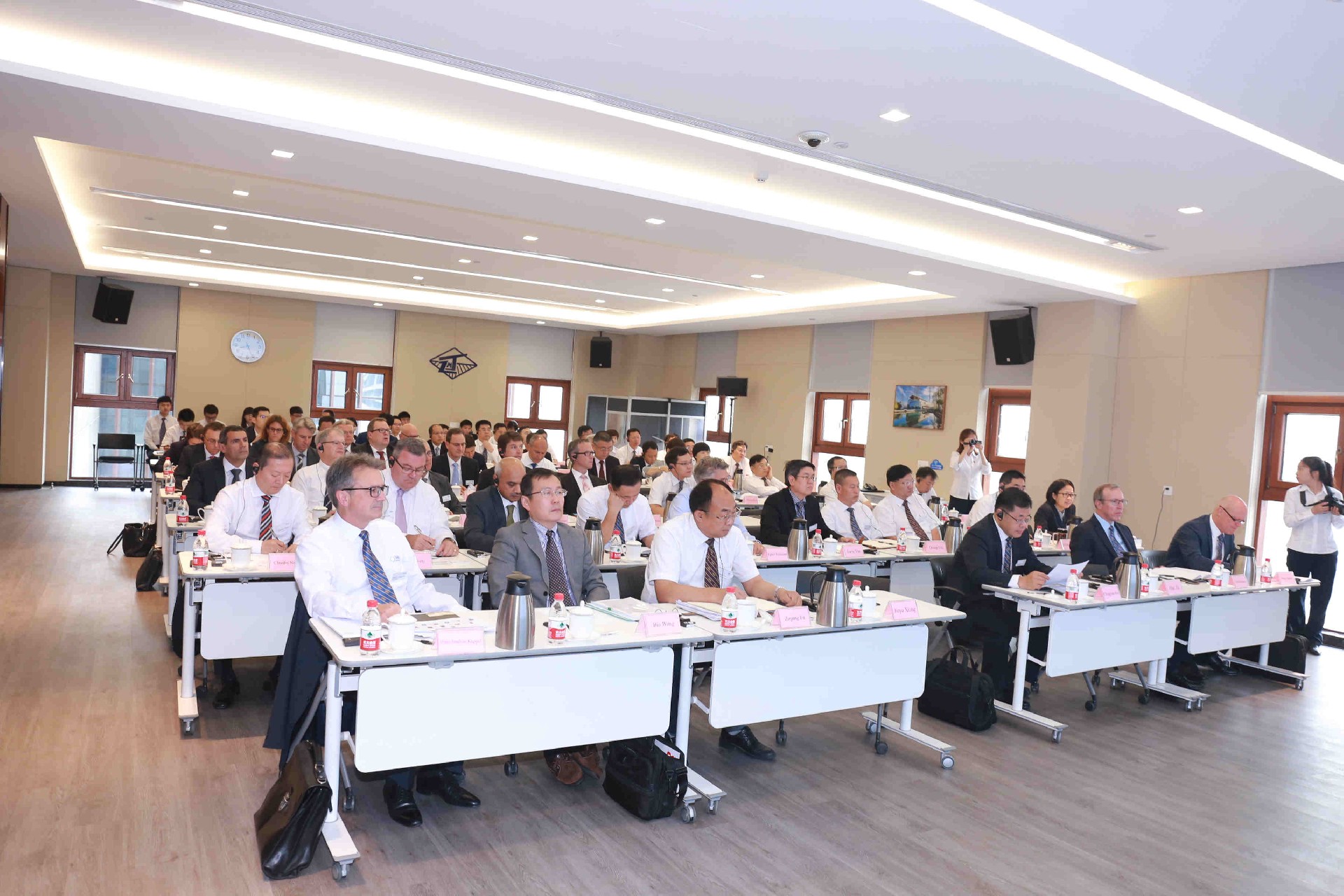 1564021103884690.jpg 6.6k1体育集团2019全球经理人大会(1).JPG